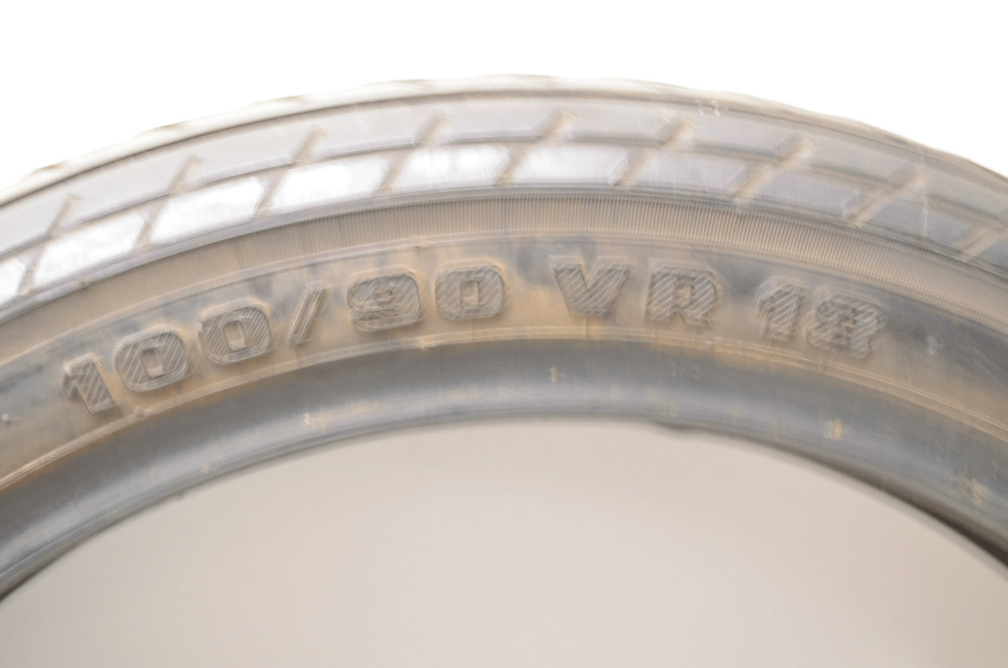 NEW Pirelli Tire 100/90 VR-18