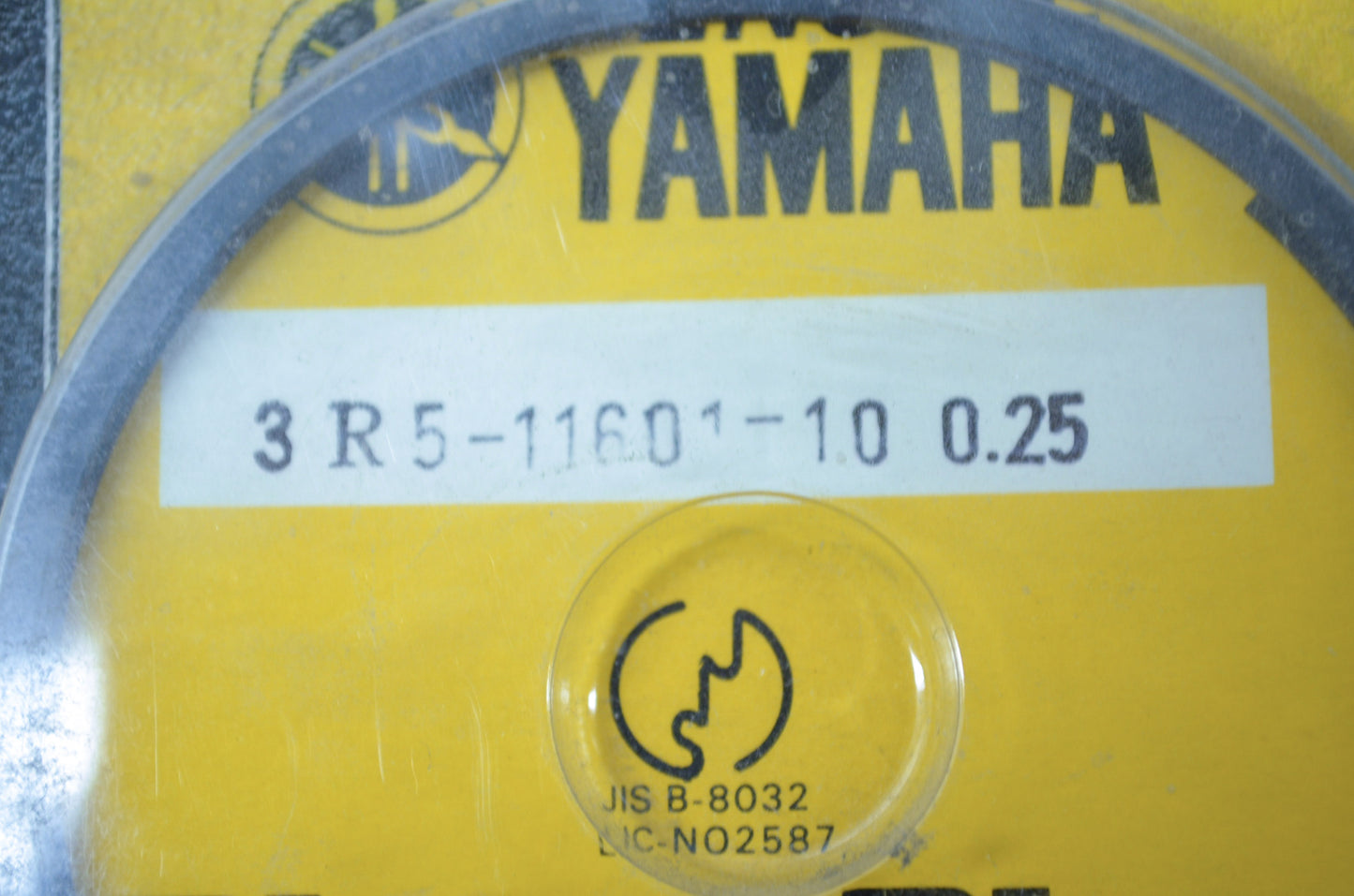 OEM Yamaha 3R5-11601-10-00 Piston Ring 1st Set NOS