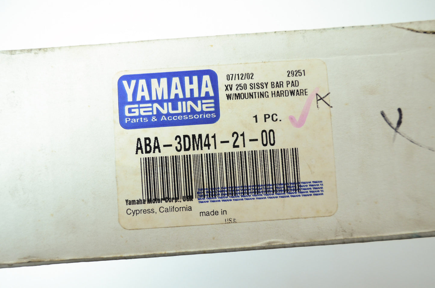 OEM Yamaha ABA-3DM41-21-00 Sissy Bar Pad NOS