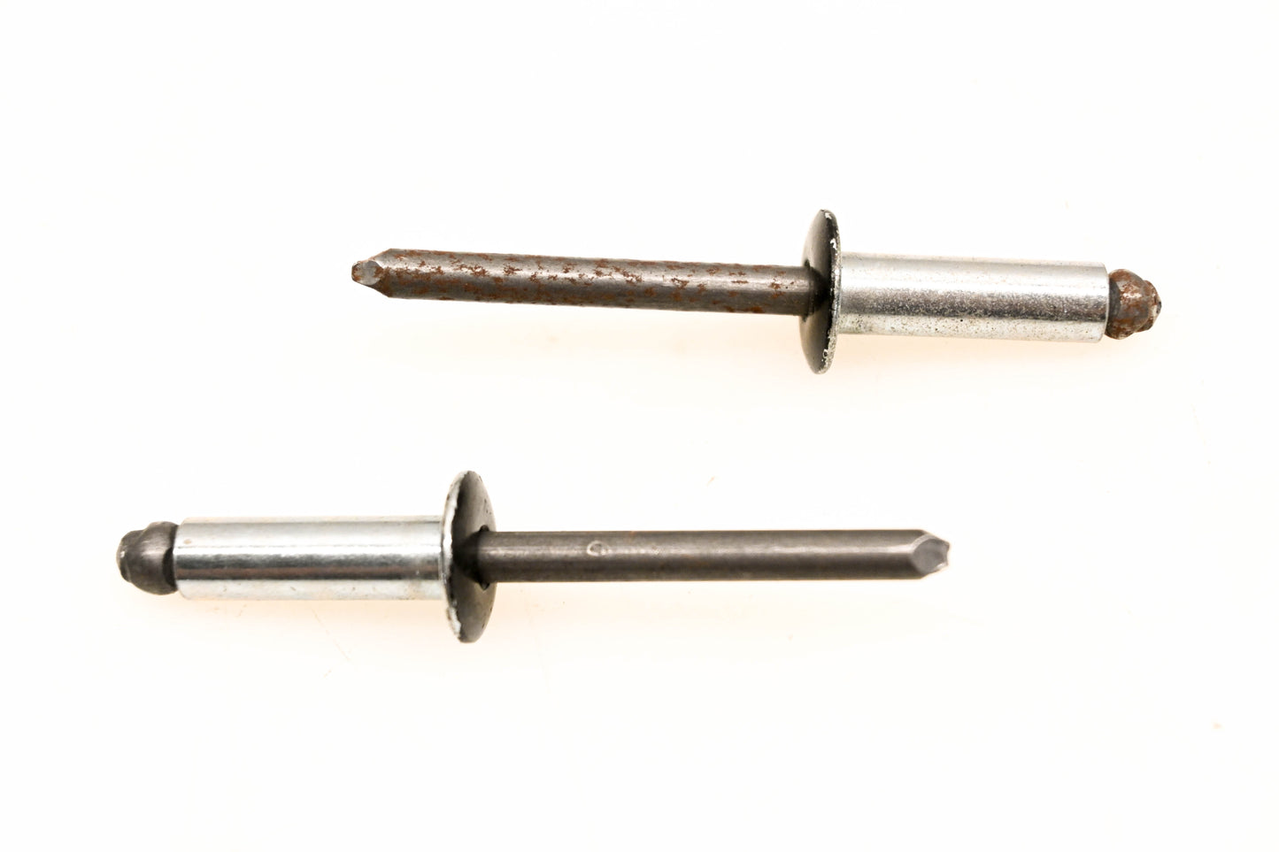 Aftermarket 390911100 Rivets Qty 2 NOS
