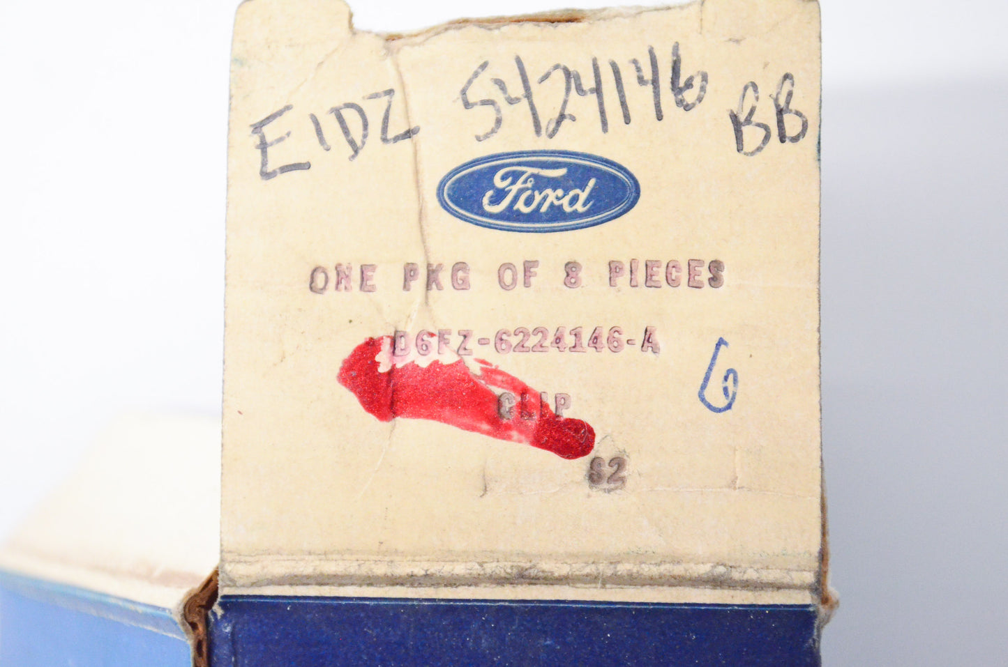 New OEM Ford D6FZ6224146A Door Arm Rest Clip NOS