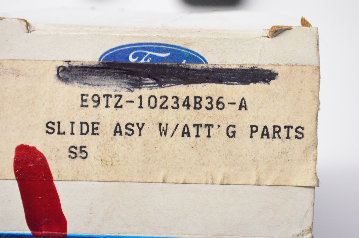 New OEM Ford E9TZ10234B36A Glass Bracket Slide W/ Nut NOS