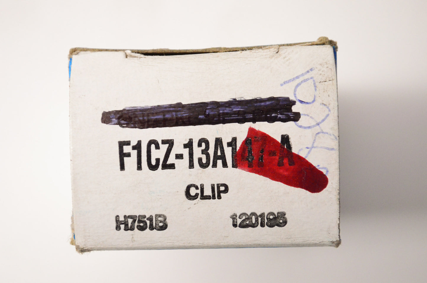New OEM Ford F1CZ13A147A Headlight Clip NOS
