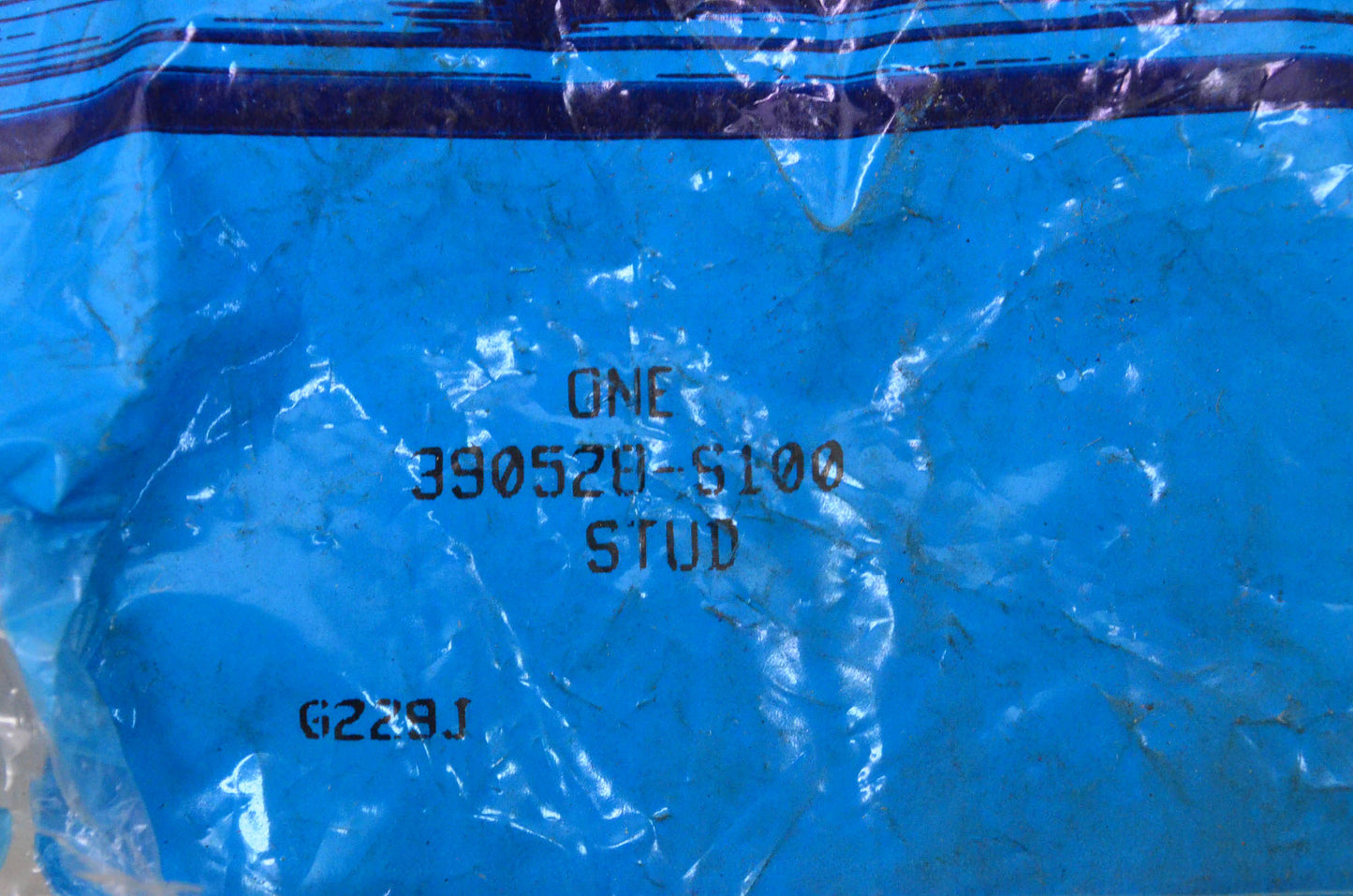 New OEM Ford 390528S100 Stud NOS