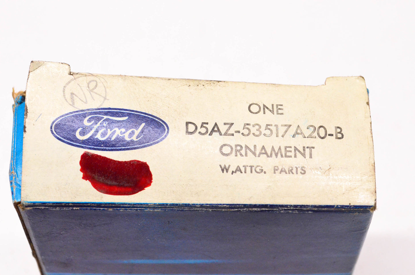 New OEM Ford D5AZ-53517A20-B 1975-1978 Galaxie LTD Roof Side Ornament NOS