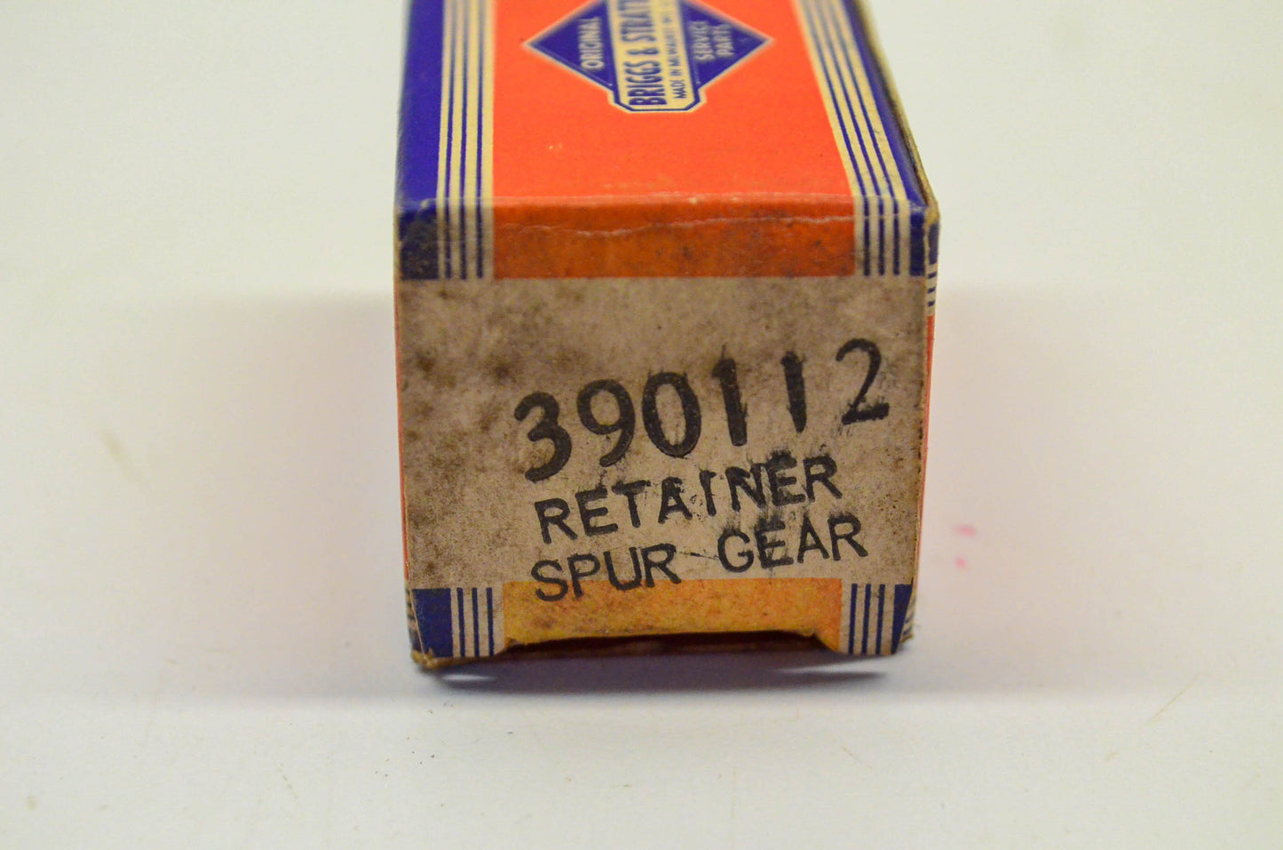 New OEM Briggs & Stratton 390112 Spur Gear Retainer NOS