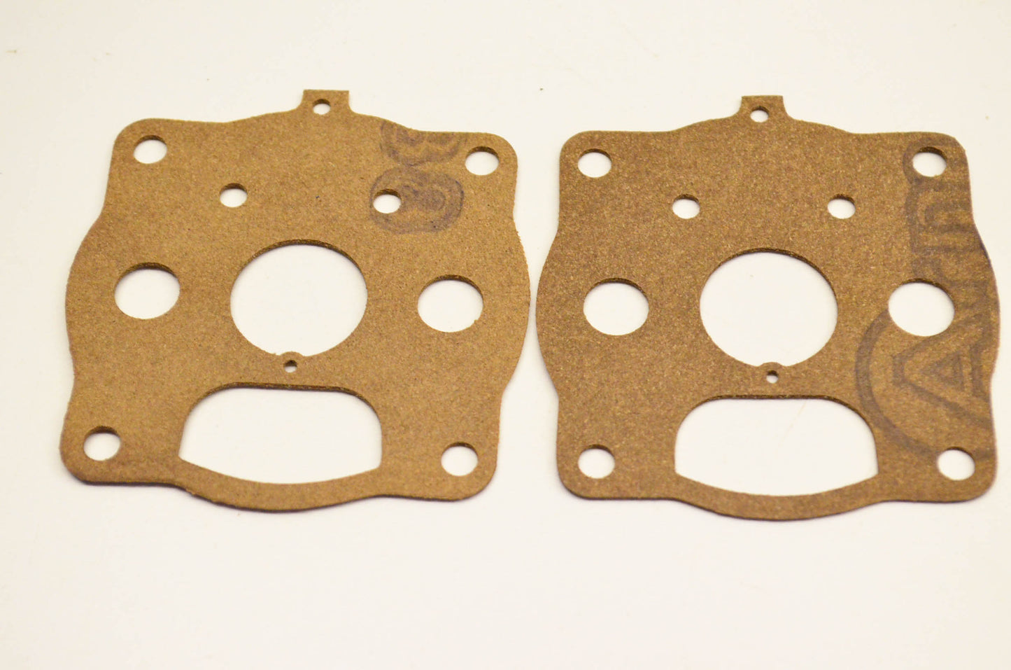 New OEM Briggs & Stratton 27917 Carburetor Body Gaskets Qty 2 NOS