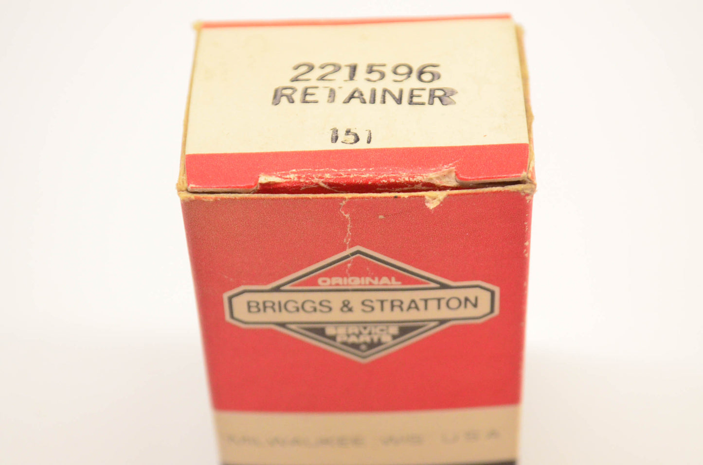 New OEM Briggs & Stratton 221596 Valve Retainer NOS