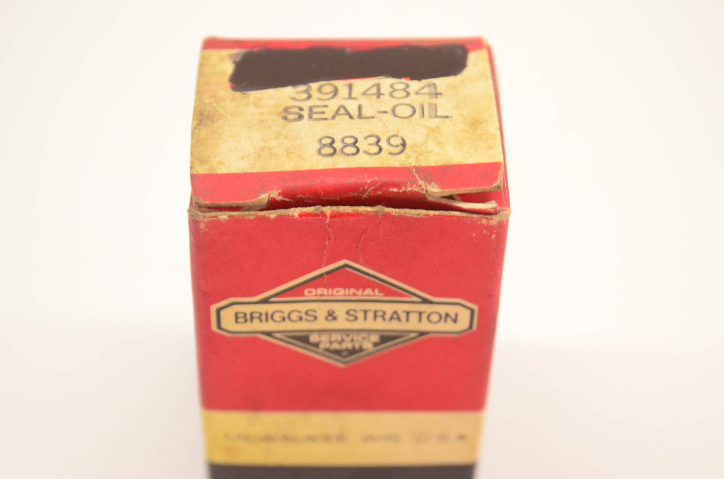 New OEM Briggs & Stratton 391484 Oil Seal NOS
