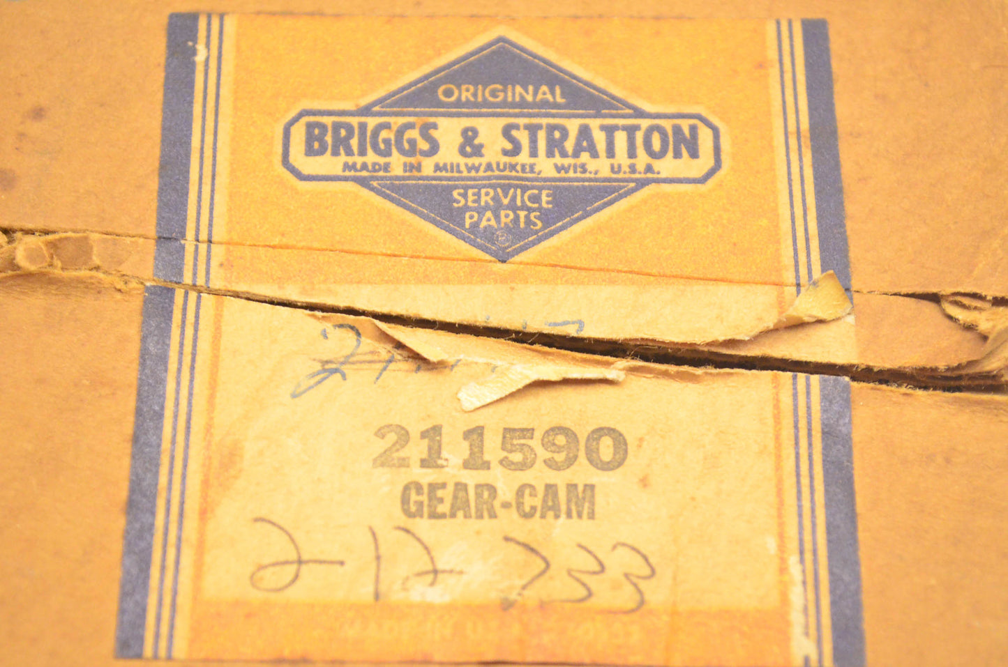 Briggs & Stratton 211590 Camshaft NOS