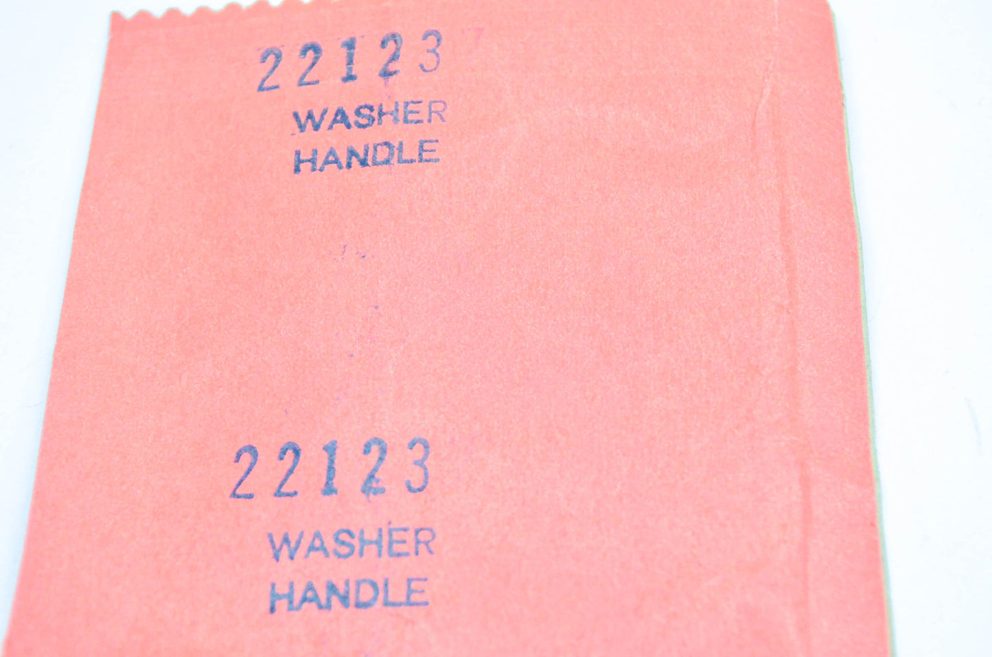New OEM Briggs & Stratton 221237 Handle Washer NOS