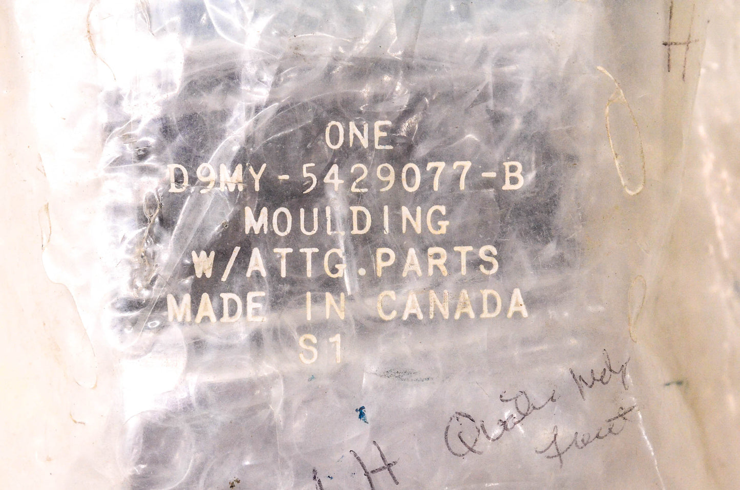New OEM Ford D9MY-5429077-B Quarter Panel Moulding NOS