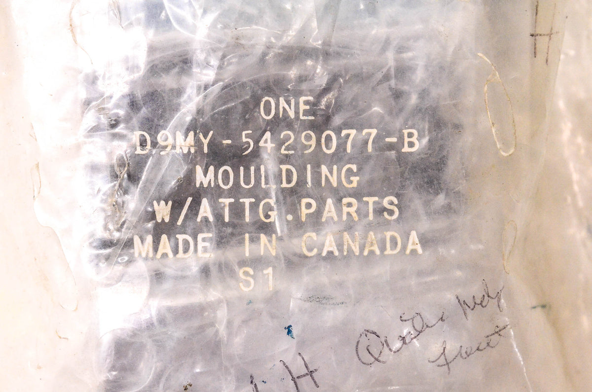 New OEM Ford D9MY-5429077-B Quarter Panel Moulding NOS