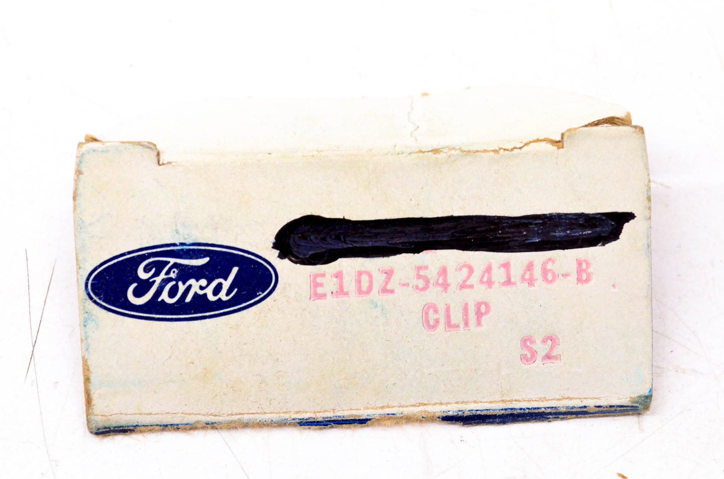 New OEM Ford E1DZ-5424146-B Door Arm Rest Clip NOS