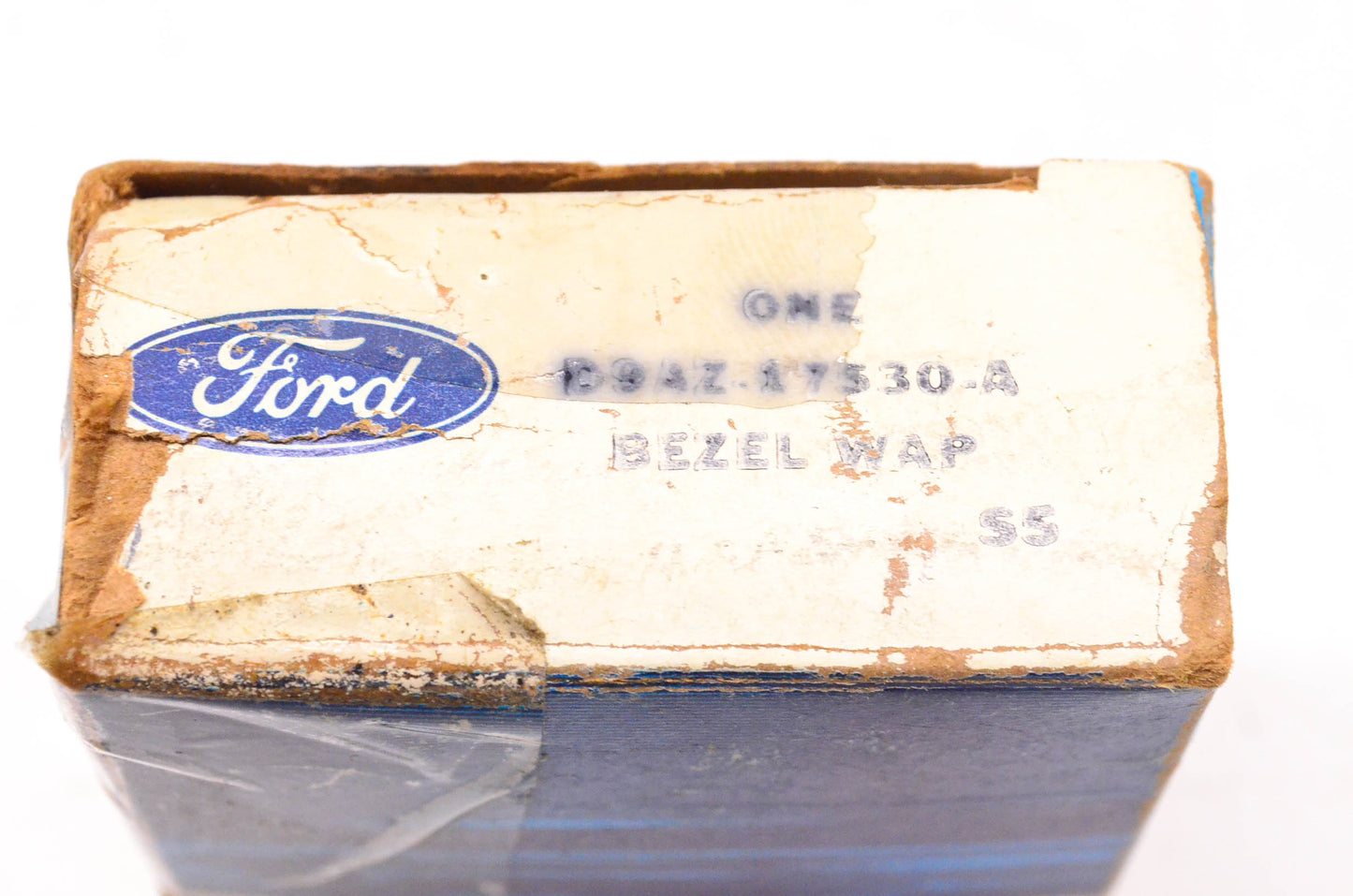 New OEM Ford D9AZ-17530-A Bezel Kit NOS