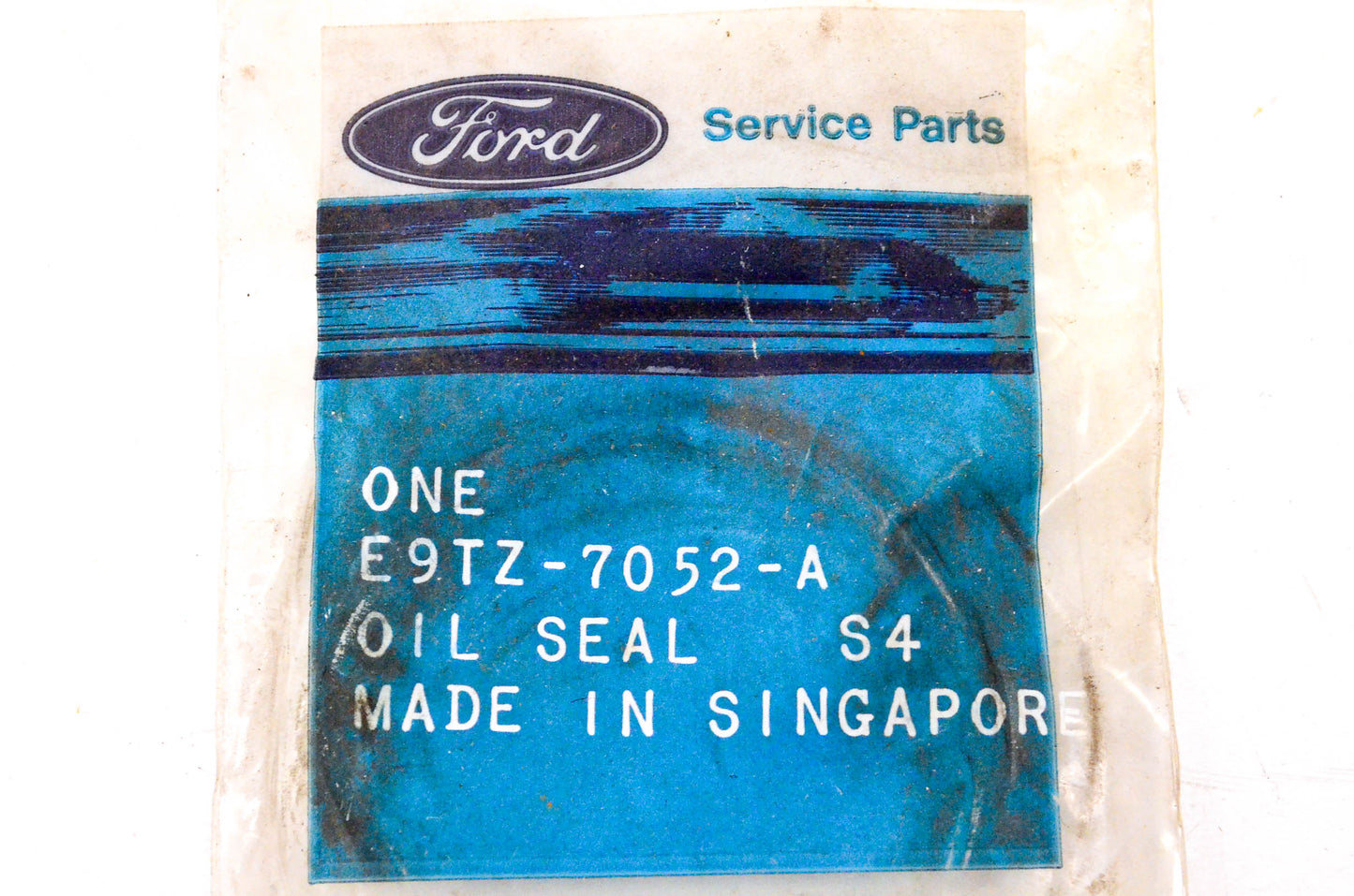 New OEM Ford E9TZ-7052-A Input Shaft Seal NOS