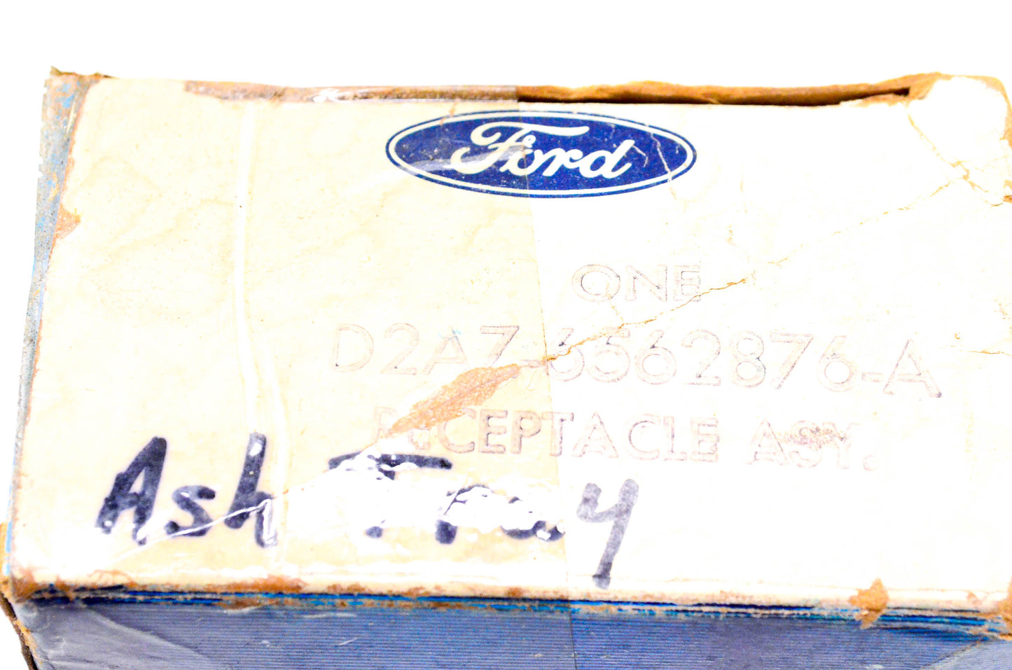 New OEM Ford D2AZ-6562876-A Ash Tray Receptacle Assembly NOS