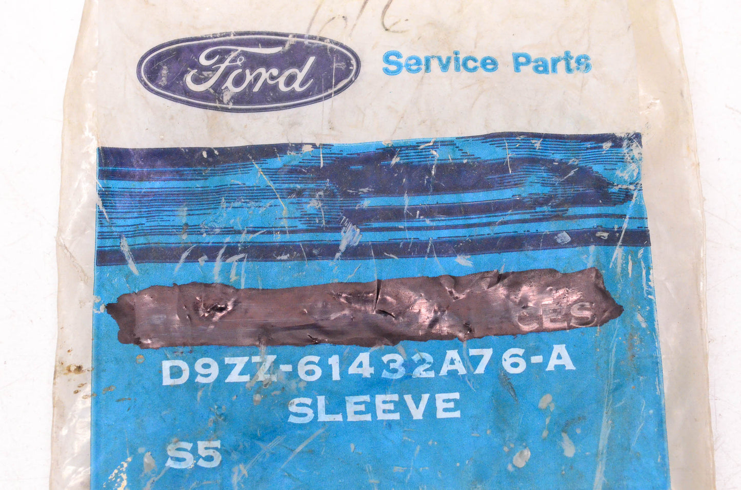 New OEM Ford D9ZZ-61432A76-A Sleeve NOS