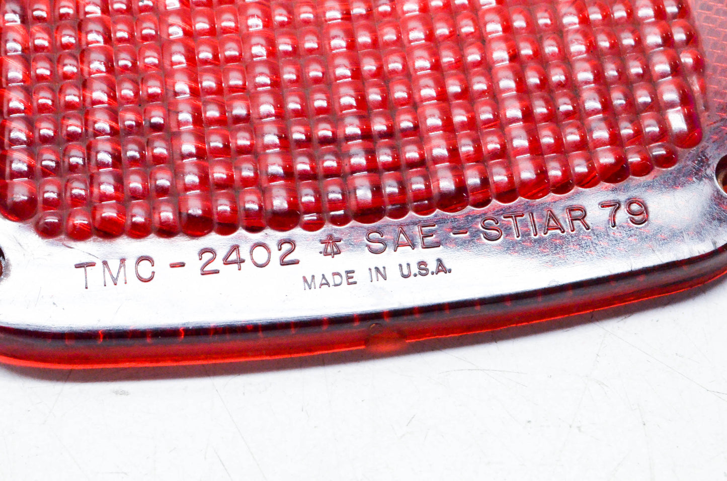 Isolator TMC-2402 Reverse/Tail Light Lens
