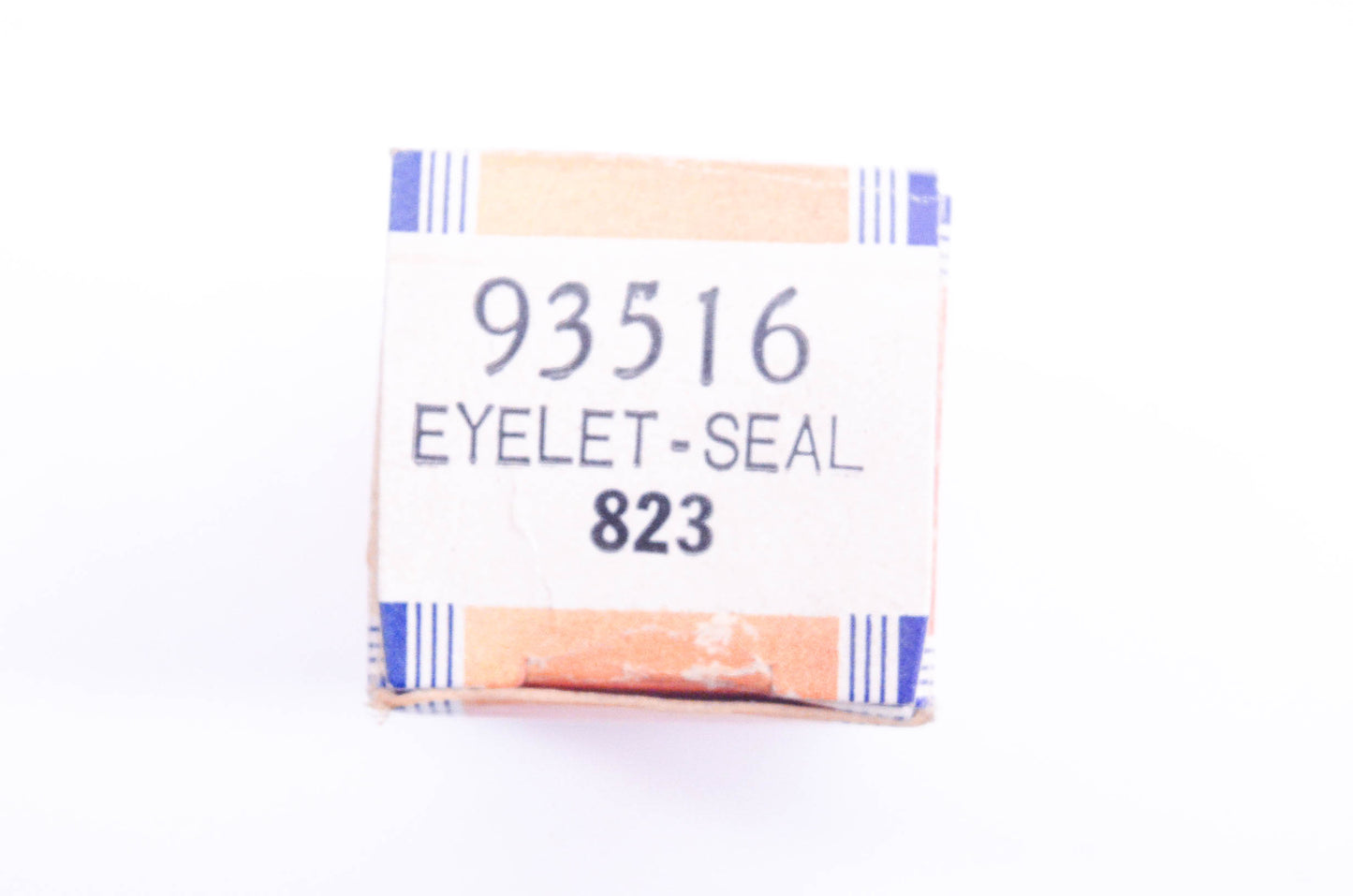 New OEM Briggs & Stratton 93516 Eyelet Seal NOS
