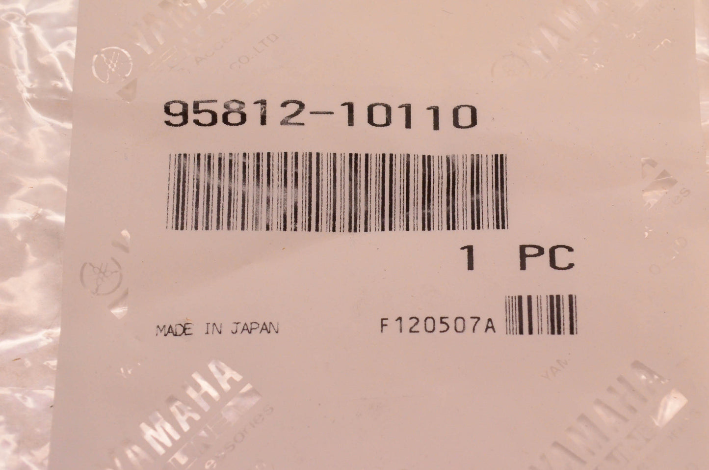 New OEM Yamaha 95812-10110 Flange Bolt NOS