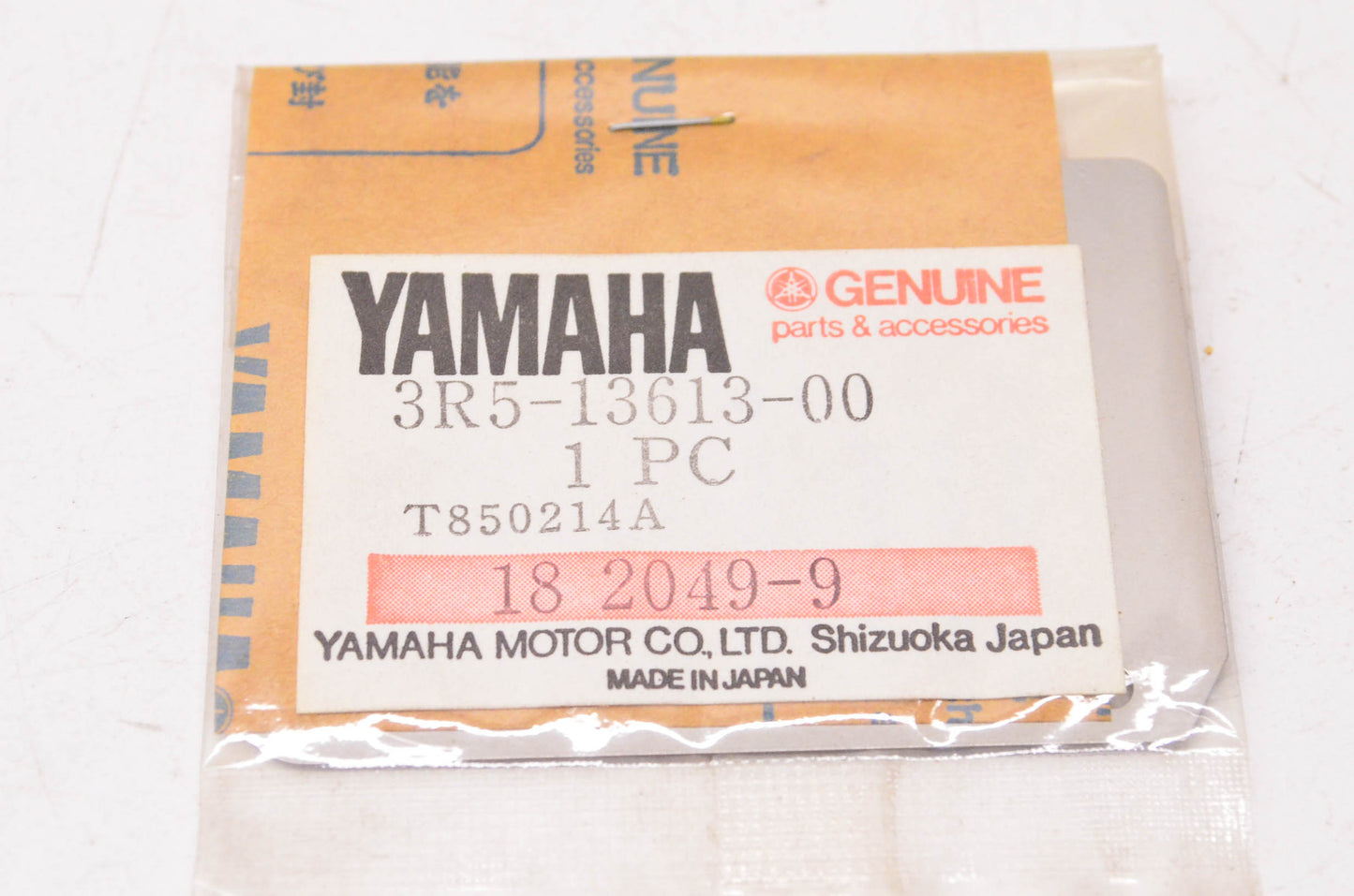 New OEM Yamaha 3R5-13613-00-00 Valve NOS