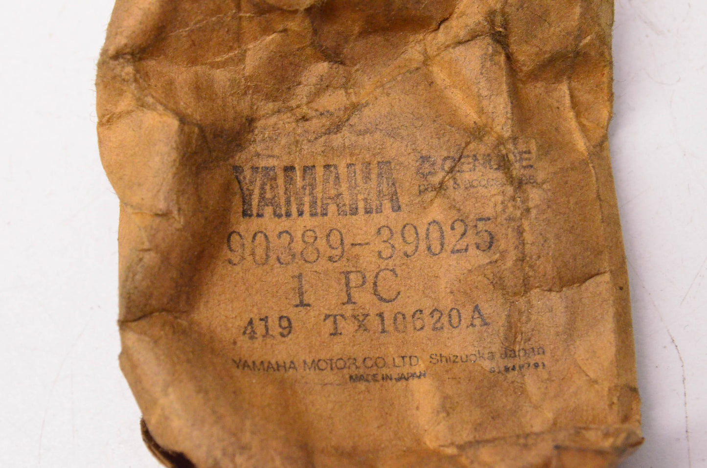 New OEM Yamaha 90389-39025-00 Bushing NOS