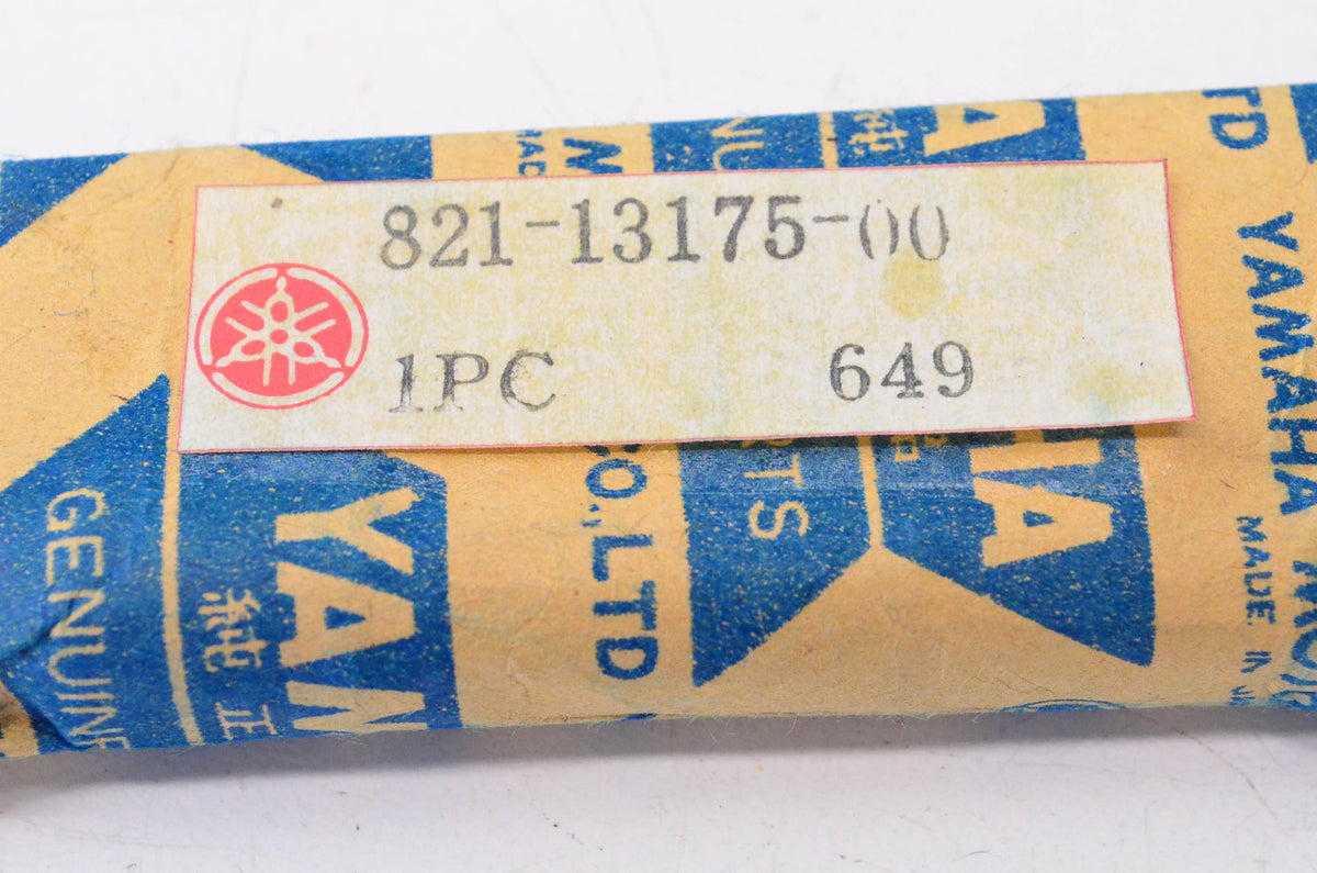 New OEM Yamaha 821-13175-00-00 Oil Pump Worm Shaft NOS