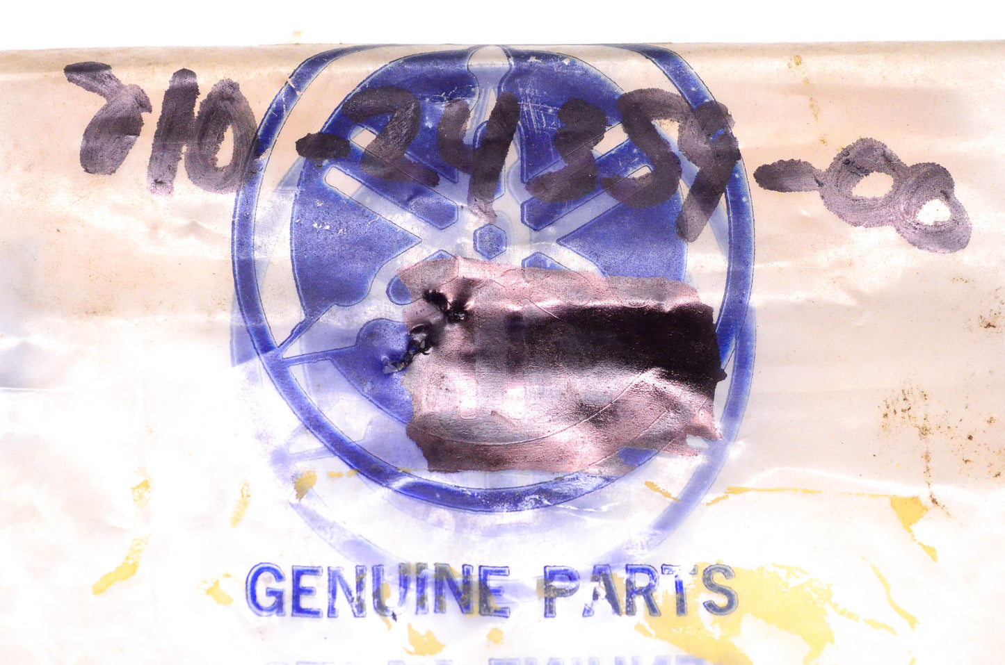 New OEM Yamaha 810-24359-00-00 Pipe Clip NOS