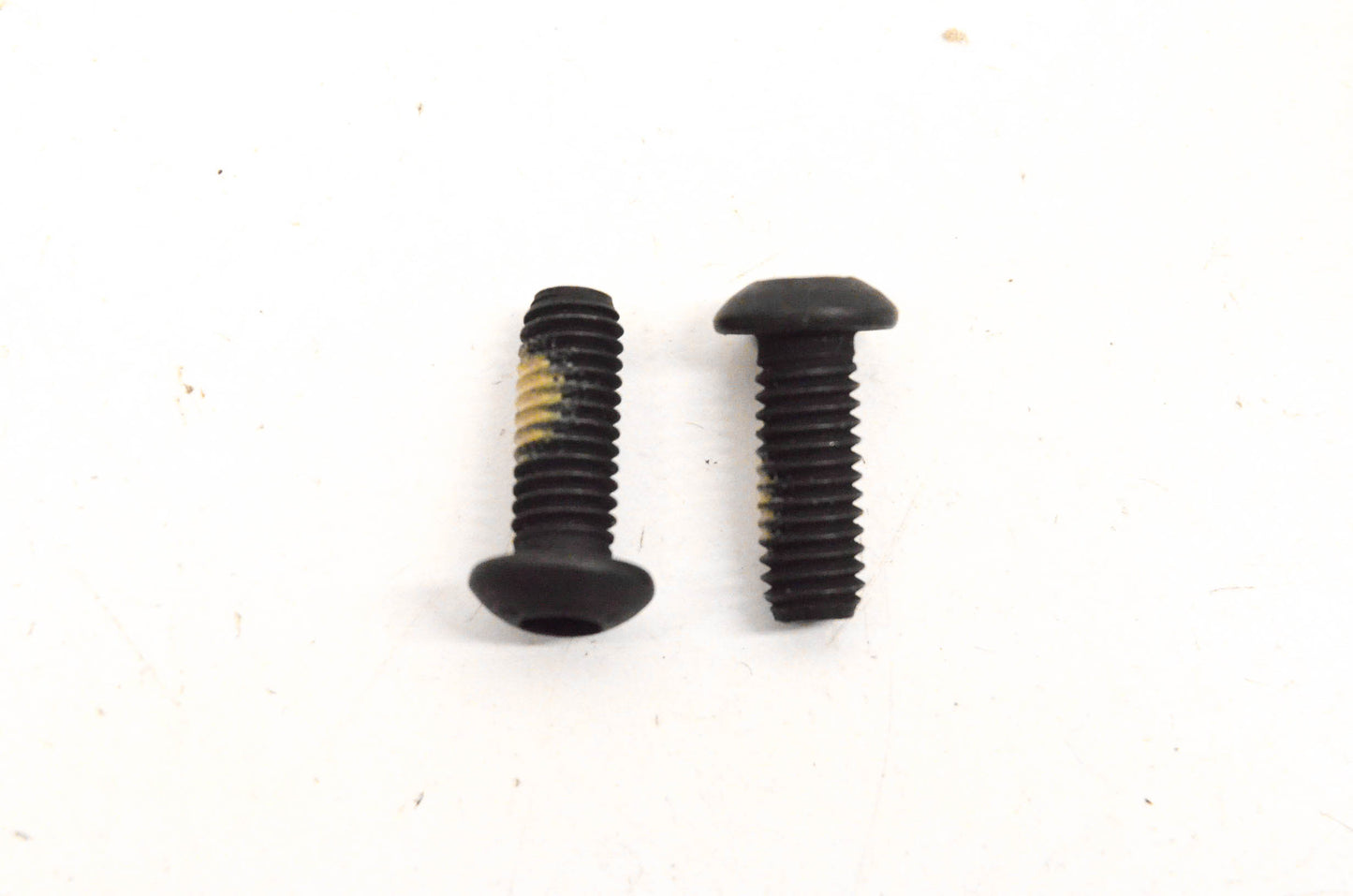 New Aftermarket 250000172 Socket Head Screws Qty 2 NOS