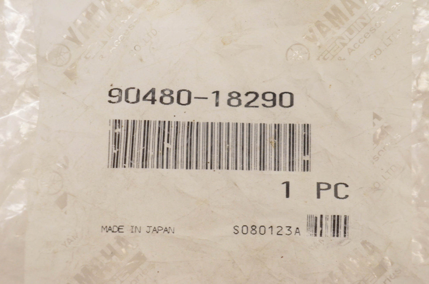 New OEM Yamaha 90480-18290-00 Grommet NOS
