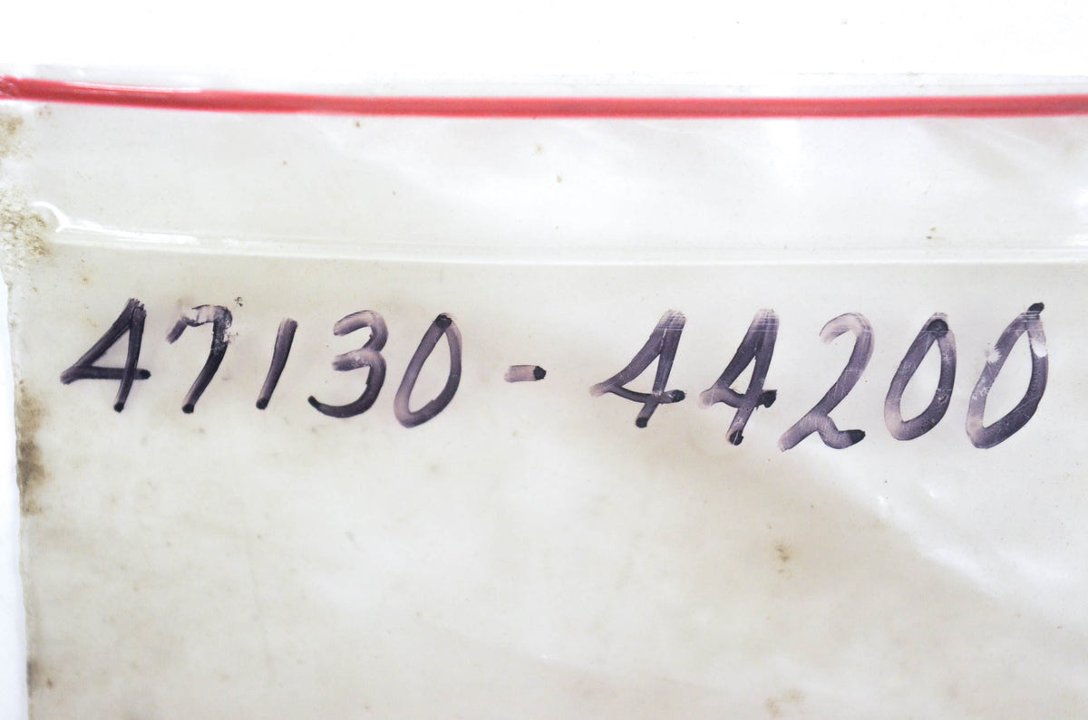 New OEM Suzuki 47130-44200 Frame Cover Knob NOS