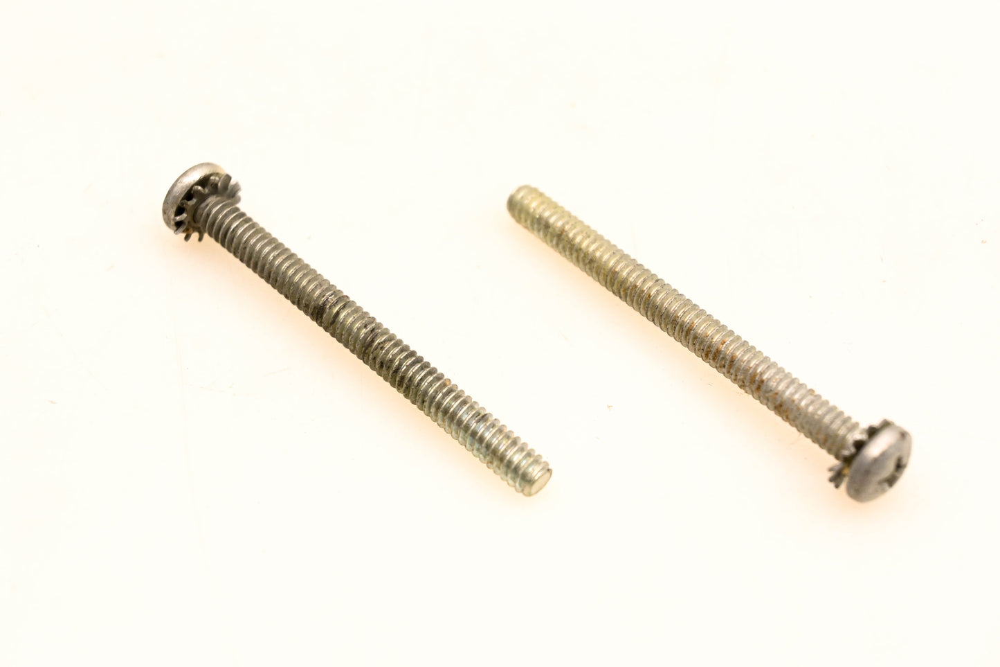 OMC 313740 Screws Qty 2 NOS