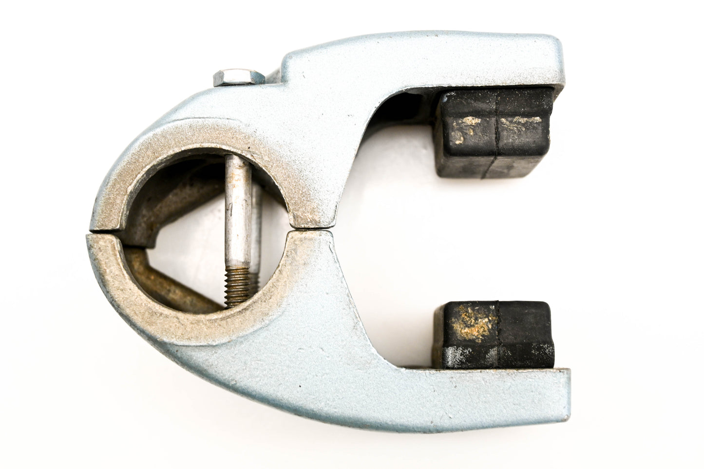 OMC 322288, 322289 Lower Mount Bracket Assembly