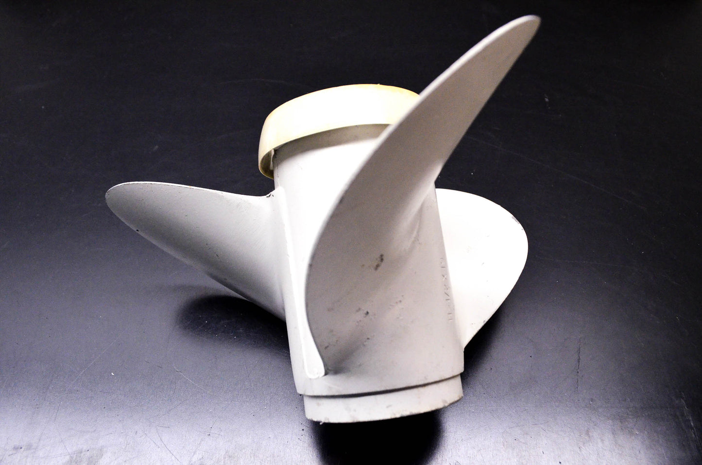 OMC 386908 Propeller NOS
