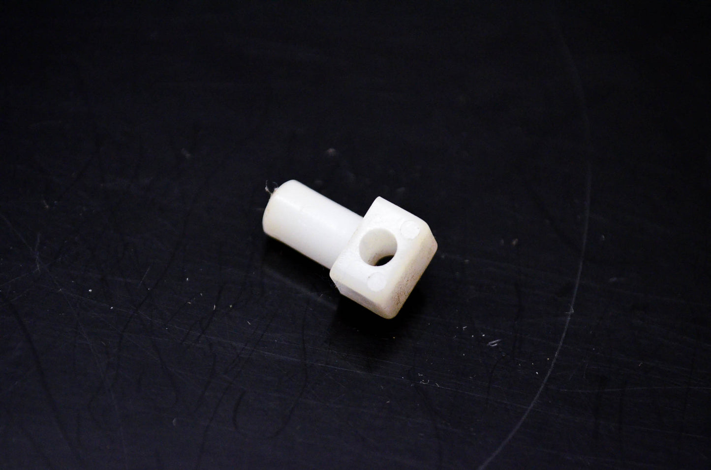 OMC 320786 Pivot Pin NOS