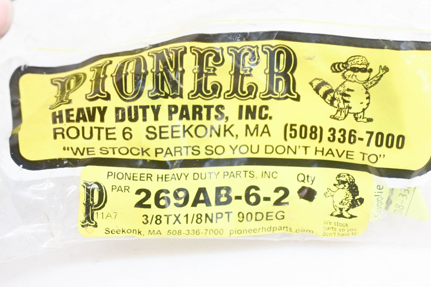 Pioneer PAR-269AB-6-2, 269AB-6-2 3/8" TX 1/8" NPT 90 Degree Fitting NOS