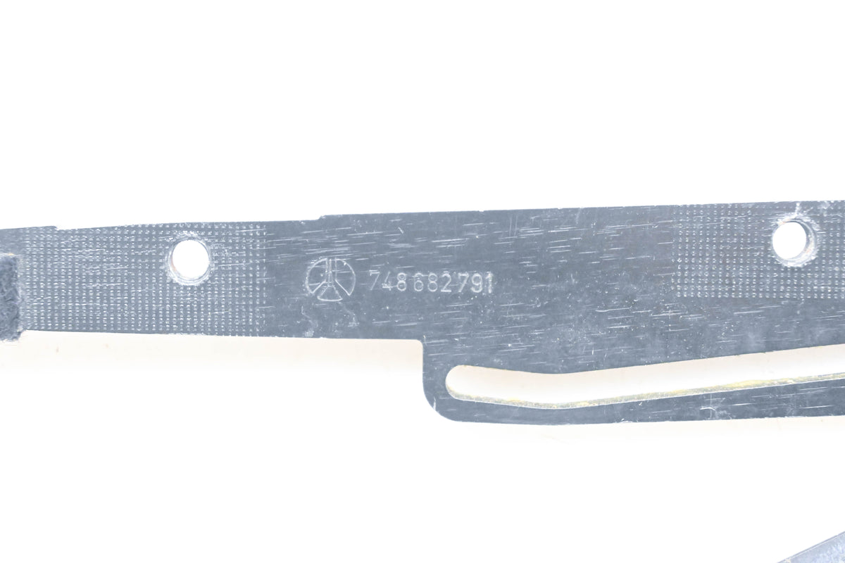General Motors 748682791, 90247580 Sunroof Right Guide
