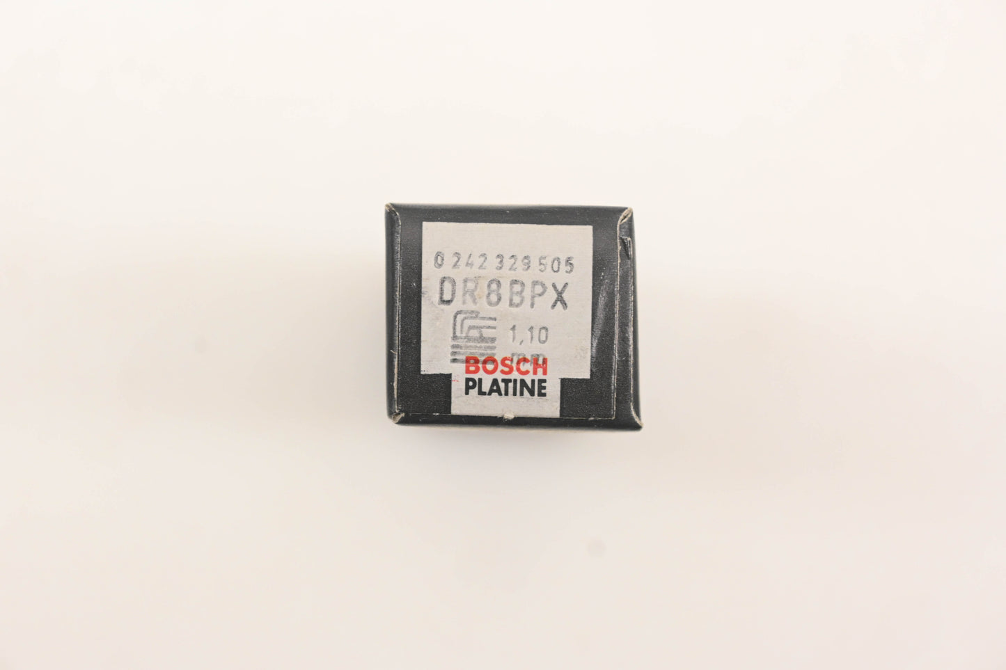 Bosch DR8BPX Platinum Spark Plugs Qty 2 NOS