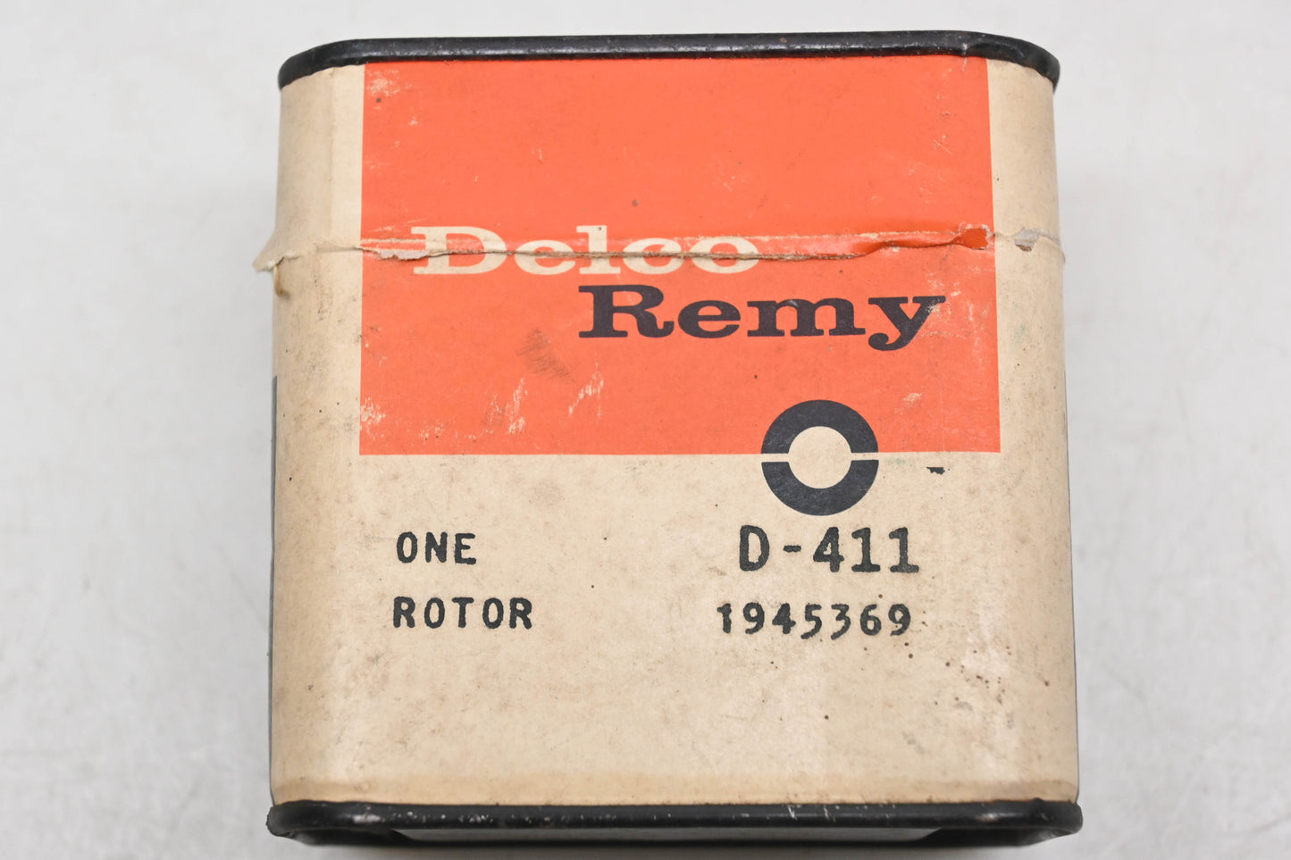 Delco Remy D-411, 1945369 Distributor Rotor Cap NOS