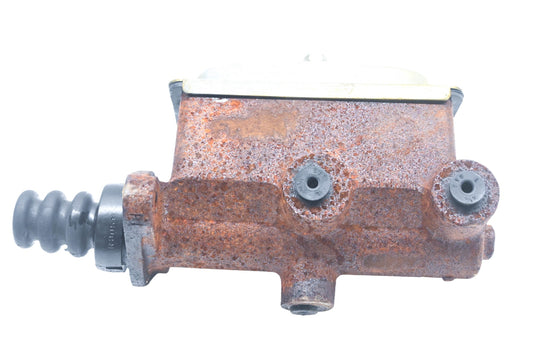 EIS E44489, 3205103 Brakle Master Cylinder Assembly NOS