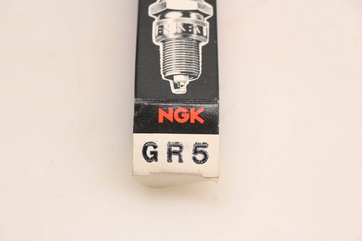 NGK GR5 V-Power Spark Plugs Qty 3 NOS