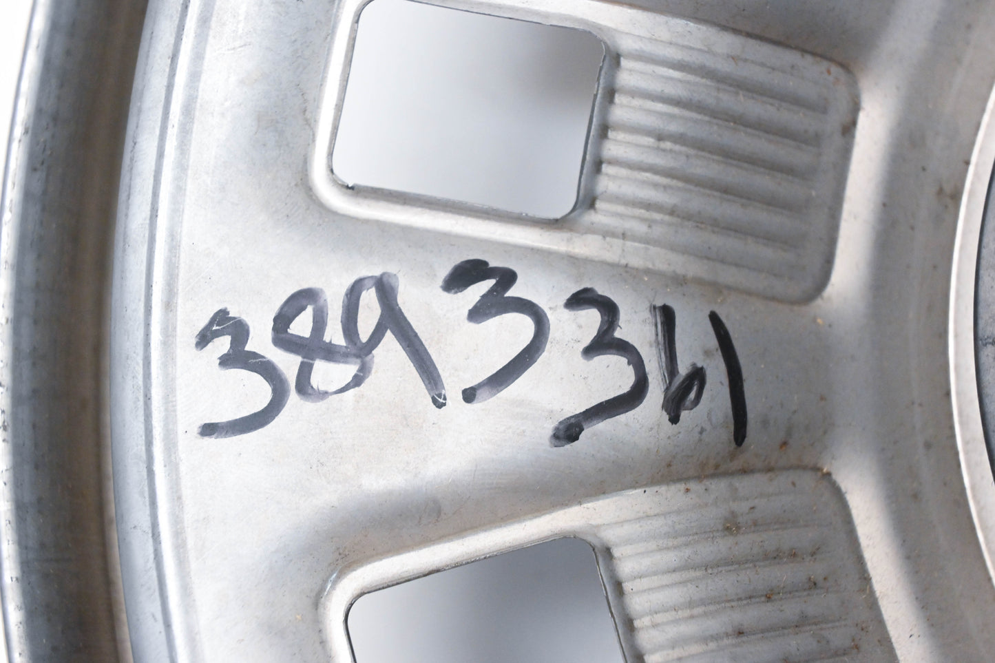 Chevrolet 3893361 14" Hub Cap