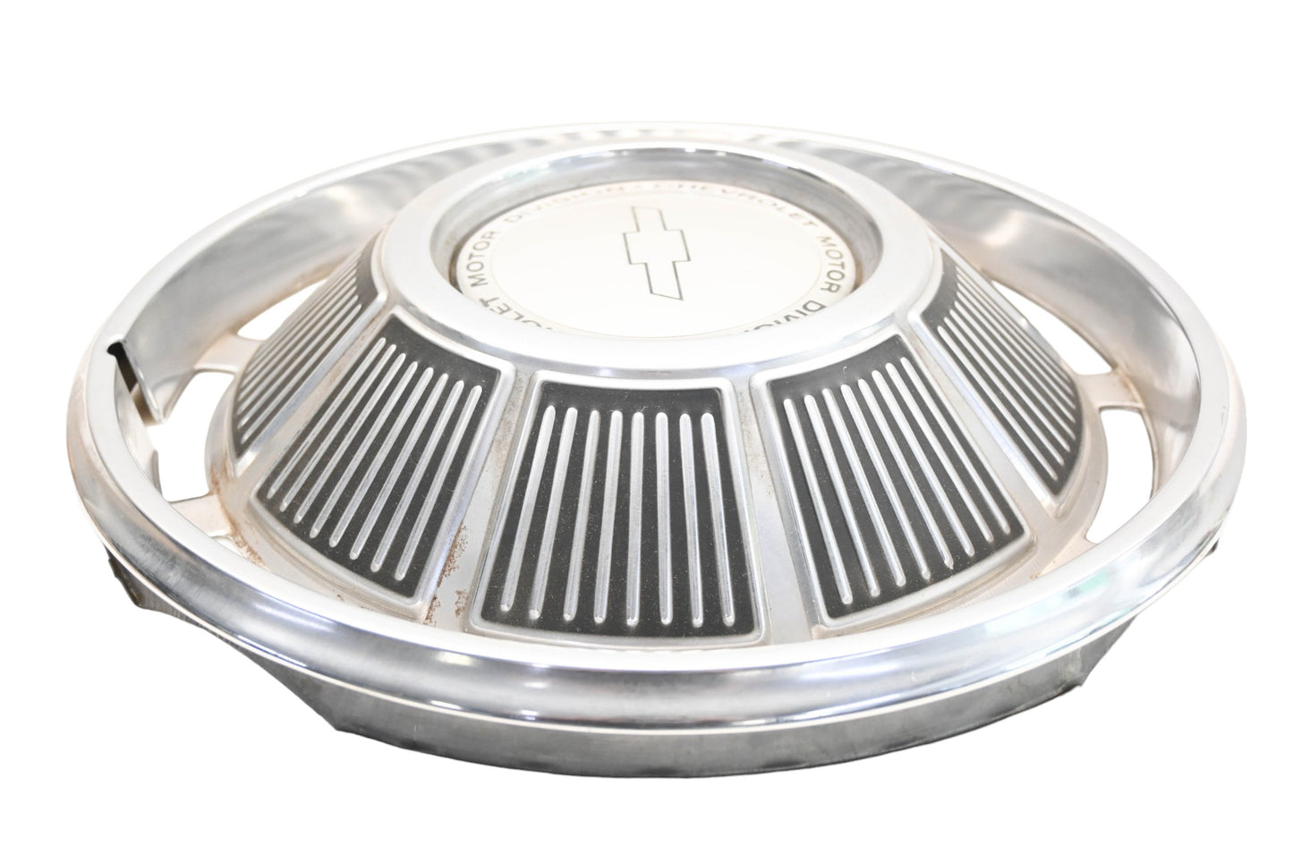 General Motors ZZ006-17 Chevrolet Motor Division 14" Hub Cap