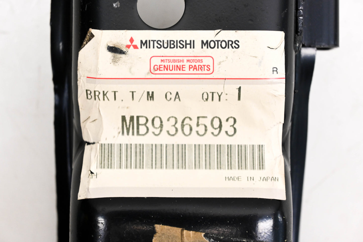 Mitsubishi MB936593 Transmission Case Mount Bracket NOS