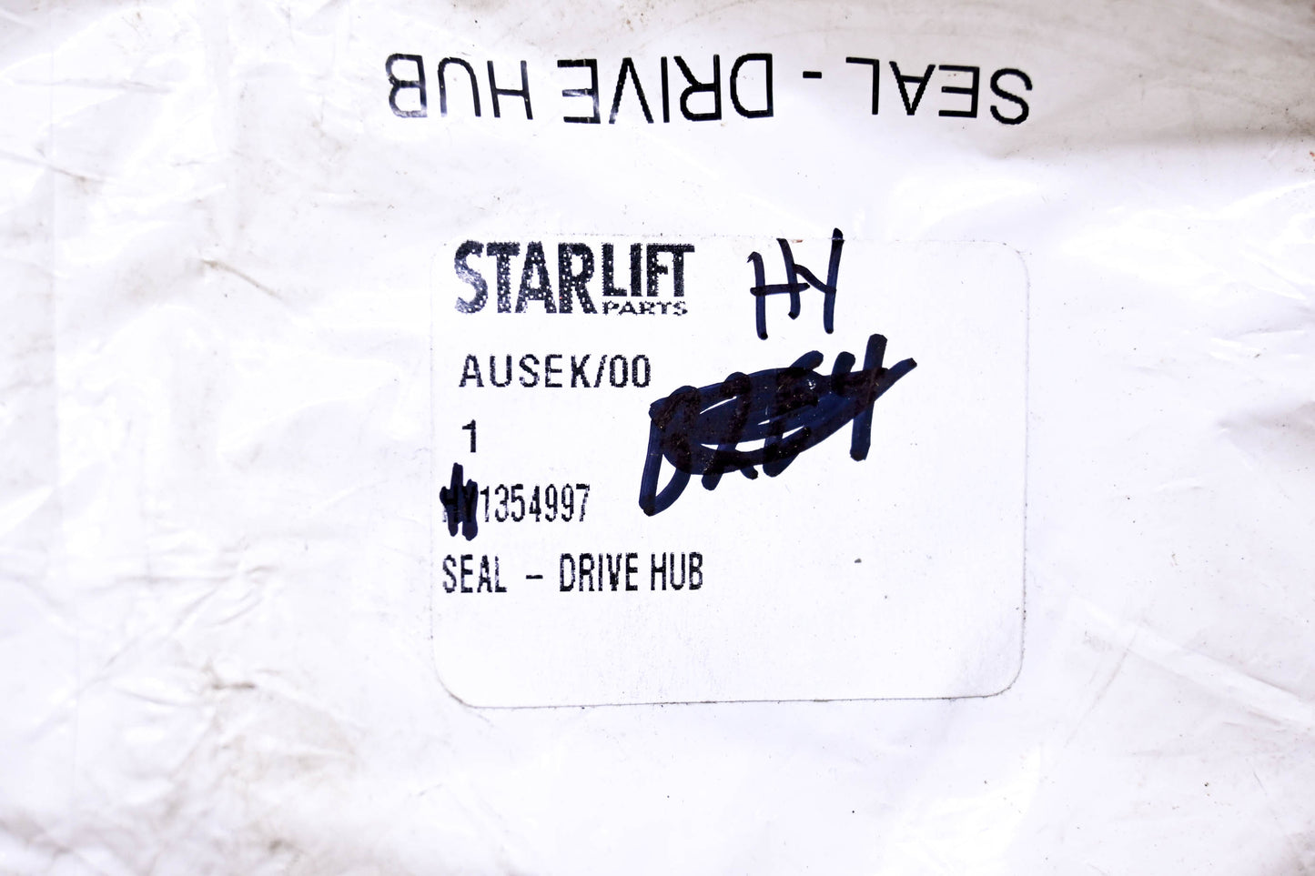 Starlift Parts 1354997, HY1354997 Drive Hub Seal fits Hyster NOS