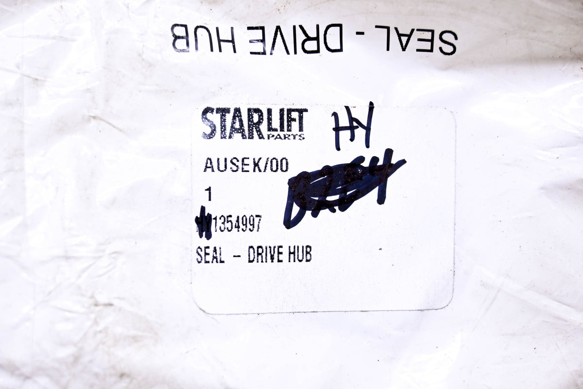 Starlift Parts 1354997, HY1354997 Drive Hub Seal fits Hyster NOS