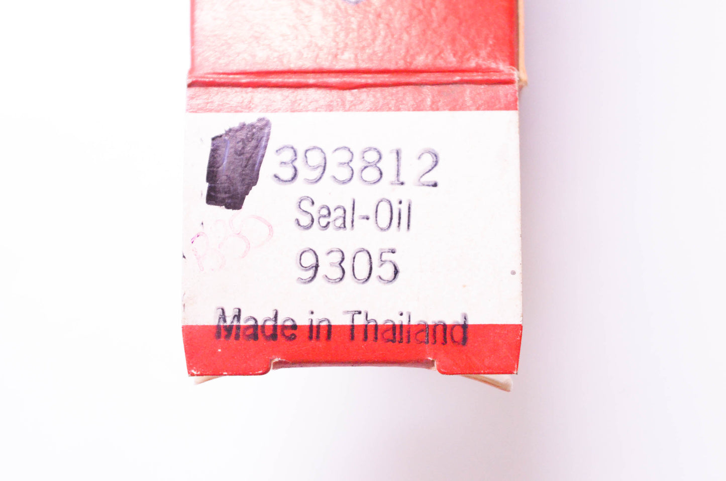 New OEM Briggs & Stratton 393812 Oil Seals Qty 2 NOS