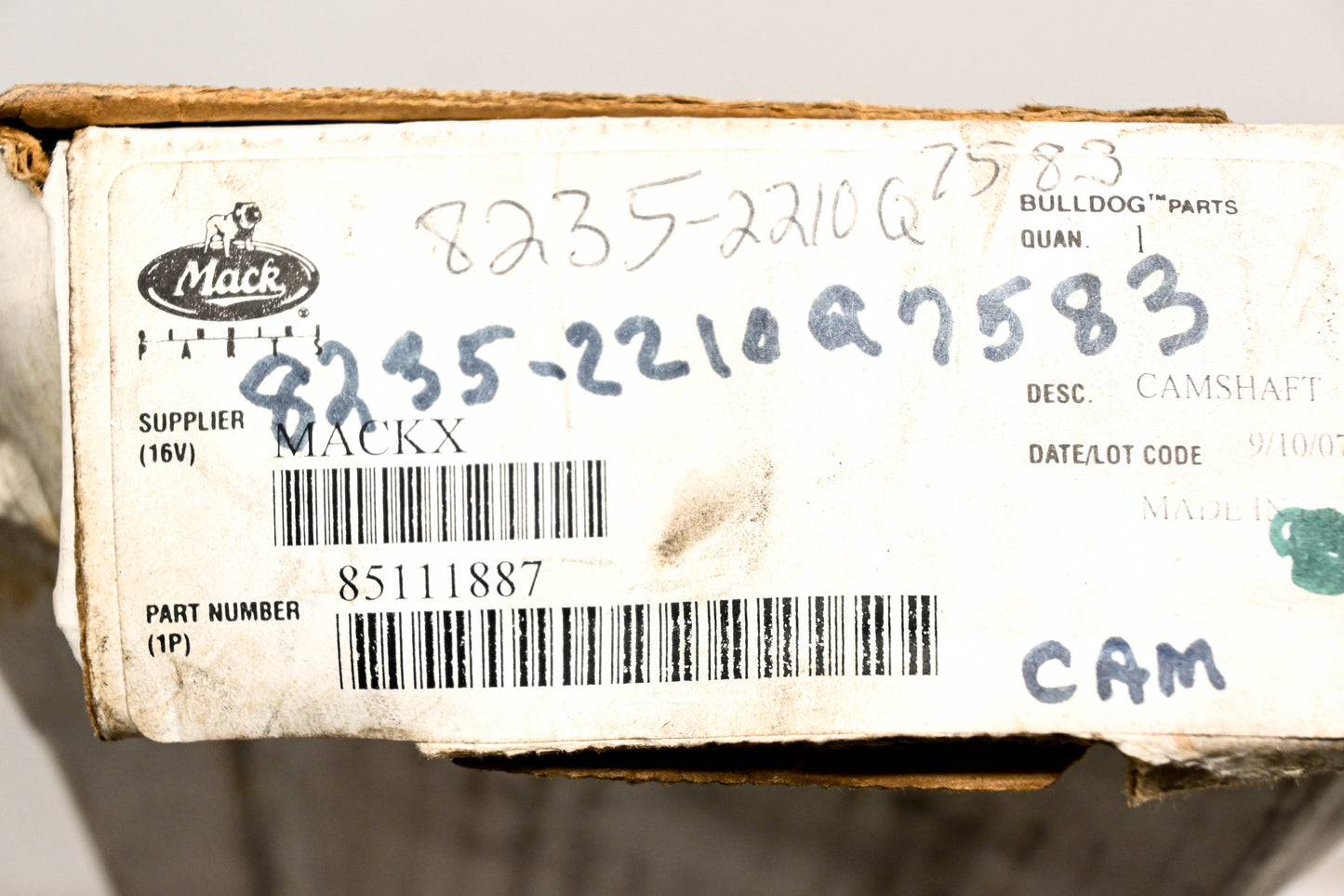Mack 85111887, 8235-2210Q7583 Camshaft NOS