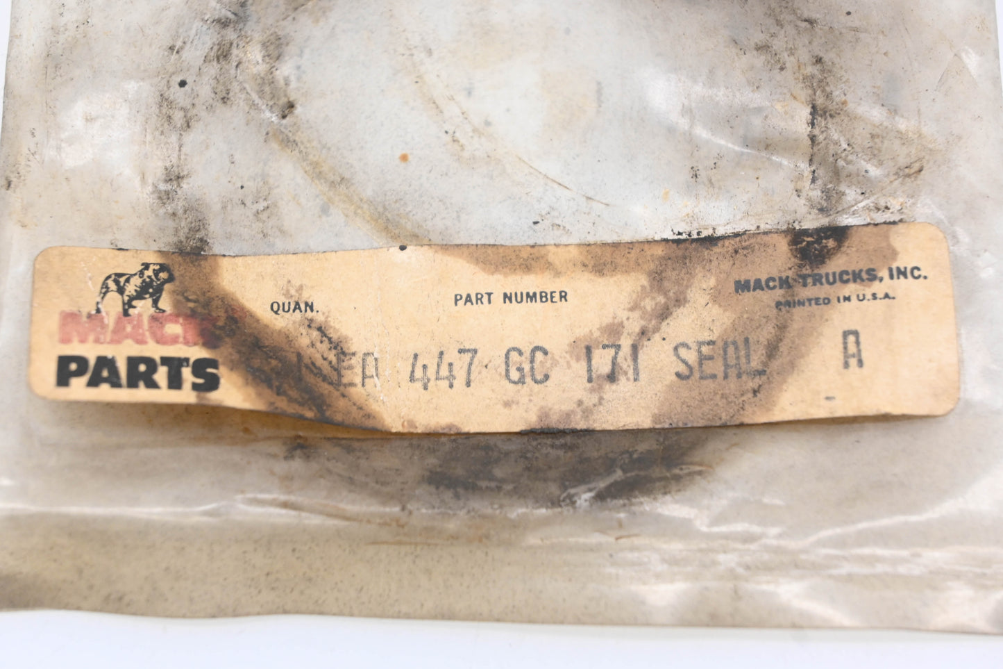 Mack 447GC171, 20705958 Oil Seal NOS